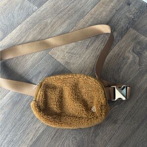 Lululemon Everywhere Belt Bag Fleece